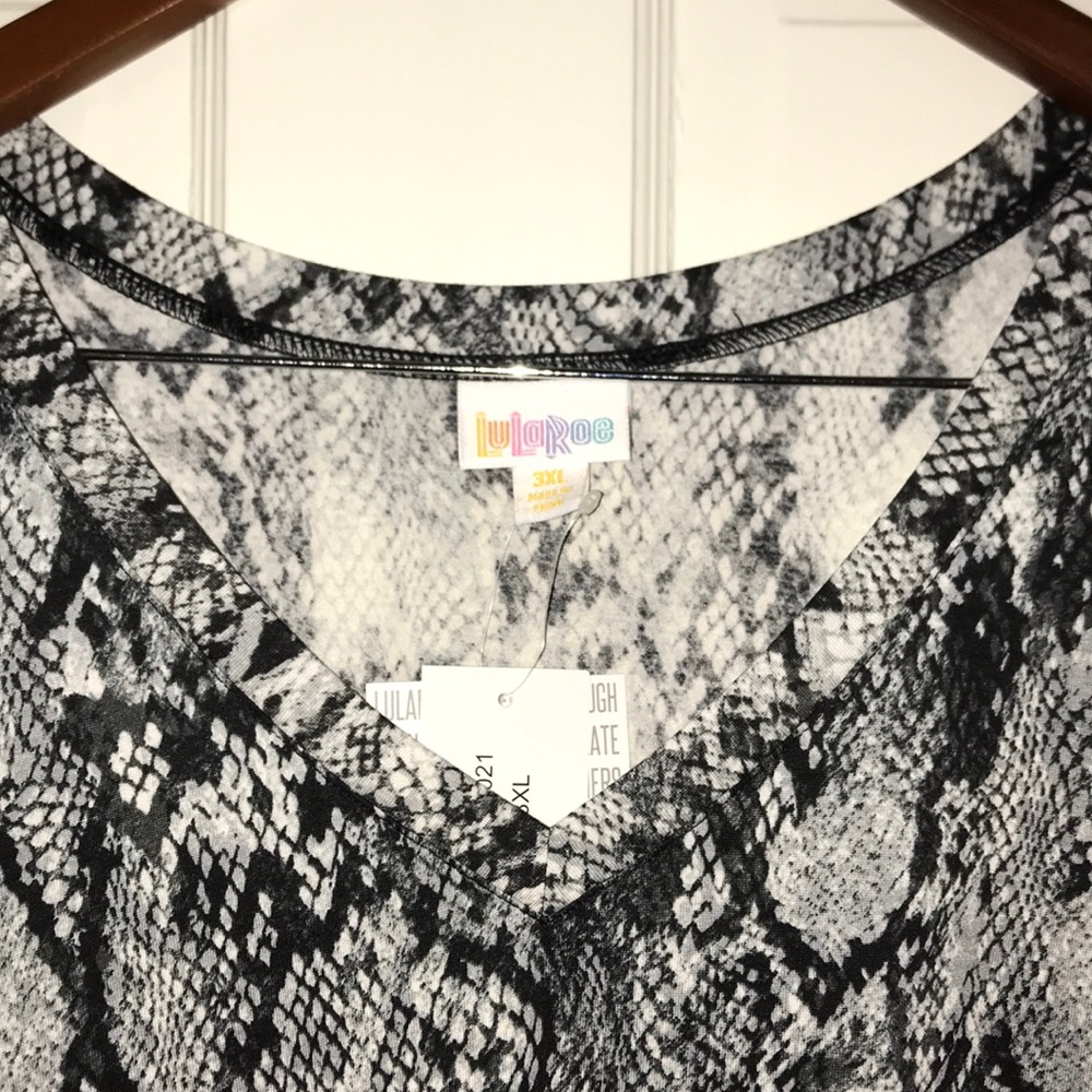 NWT LulaRoe Emily Dress In fabulous SnakePrint